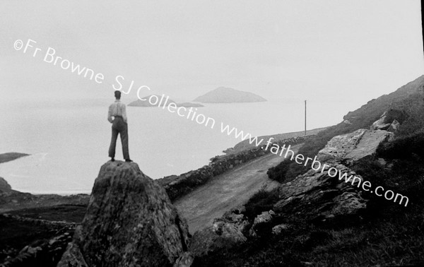 DERRYUANE BAY & BEARA PENNISULA FROM COOMASKISTA ROAD